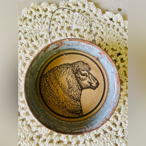 *Farm Faces Metal Sheep Ornament - Picture 10 of 10